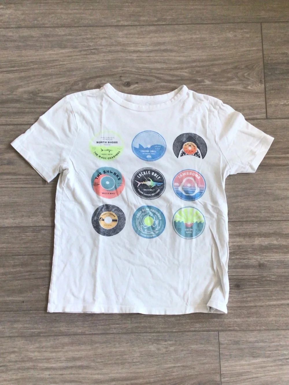 GAP White Short Sleeve Tee with Colorful Round Badge Prints